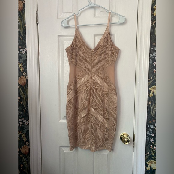 🌸GUESS🌸 bodycon nude sleeveless lace dress - Picture 6 of 12
